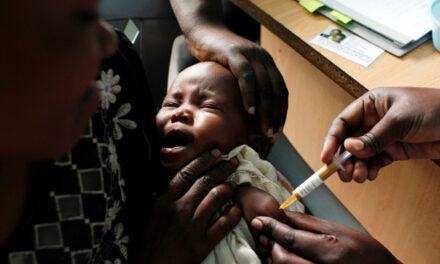 Santé: Enfin un vaccin antipaludéen efficace?