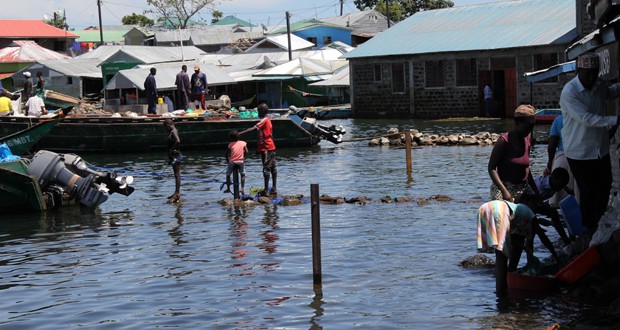 Ouganda: La montée des eaux du lac Victoria sème la panique chez les pêcheurs
